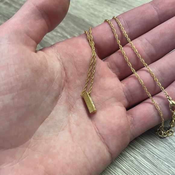 Like New! Vintage Nina Ricci Gold Pendant Necklace - Picture 6 of 7